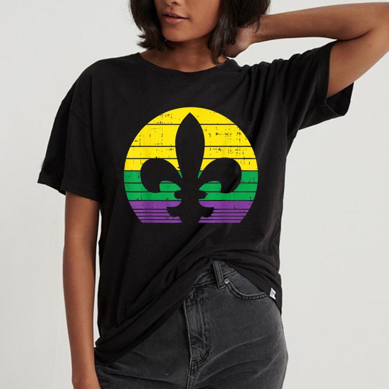 Mardi gras ? Retro jester hat silhouette mardi gras carnival men women t-shirt ? GST