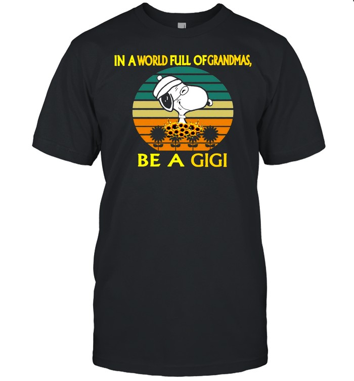 Snoopy In A World Full Of Grandmas Be A Gigi Vintage T-Shirt