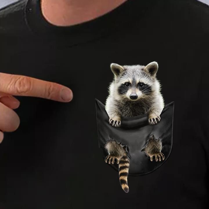 Little Raccoon In Pocket – T-Shirt